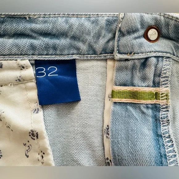 Anthropologie - Pilcro Distressed Denim Shortie Shorts in Light Wash size 32 - Picture 9 of 16